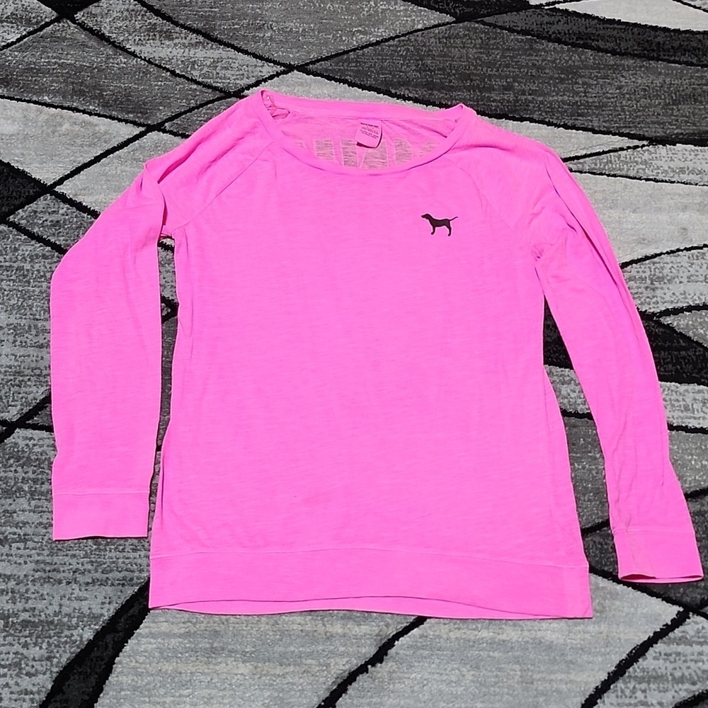 VS PINK 2014 CAMPUS FIT DOG LOGO LONG-SLEEVED SCOOP-NECK TEE-SHIRT SMALL